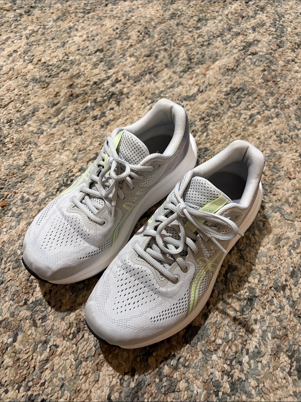 ASICS Light Gray Athletic Running Shoes with Subtle Lime Accents